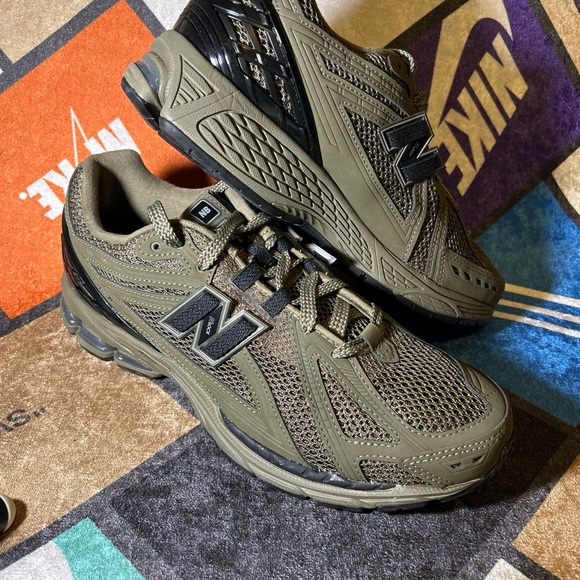 New Balance 1906R Size 10 in Green Black Dark Moss New Balance 1906R Size 10 in Green Black Dark Moss